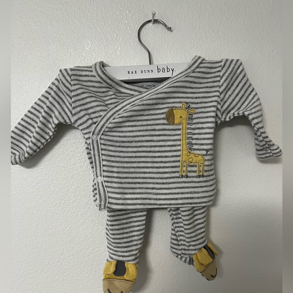 Cute newborn giraffe set
